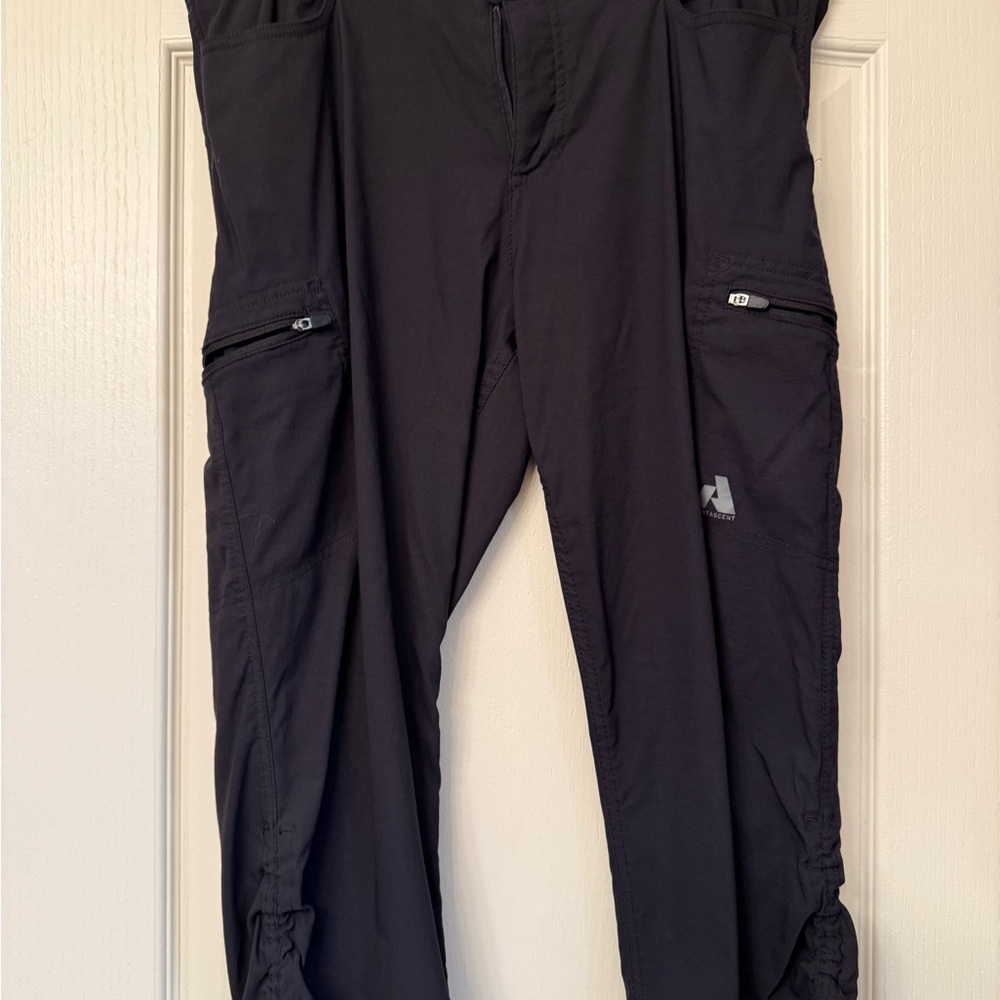 Eddie Bauer Women’s Black Cargo CAPRI Pants